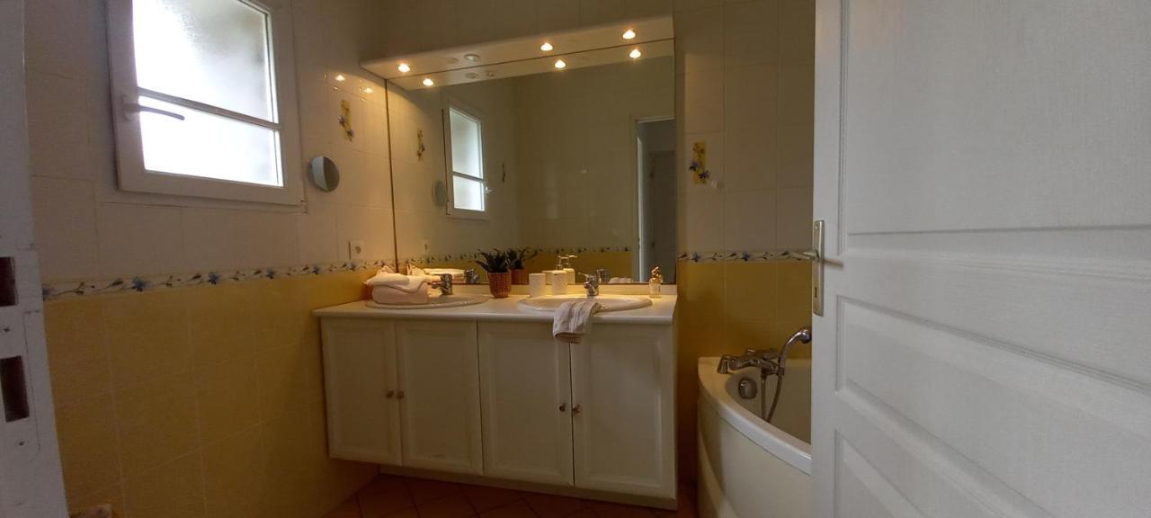La Mesange Bleue Bed & Breakfast Ecuras Exterior photo